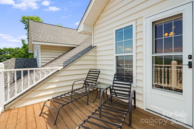 609 Carriage Commons Drive, Hendersonville, NC 28791