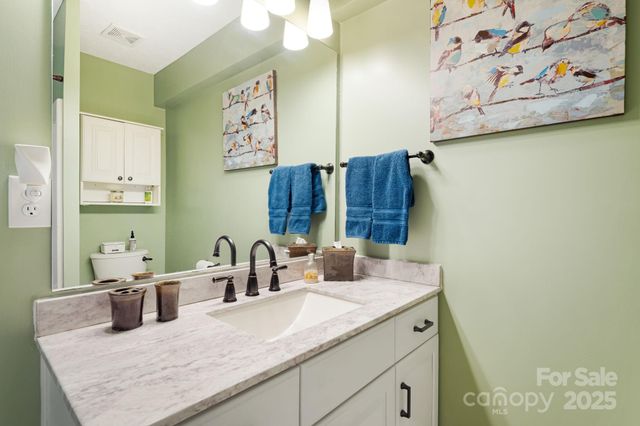 609 Carriage Commons Drive, Hendersonville, NC 28791