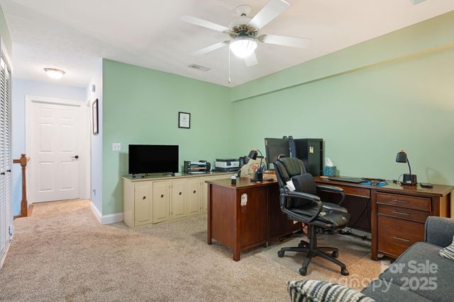 609 Carriage Commons Drive, Hendersonville, NC 28791
