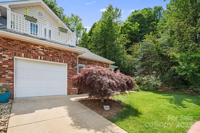 609 Carriage Commons Drive, Hendersonville, NC 28791