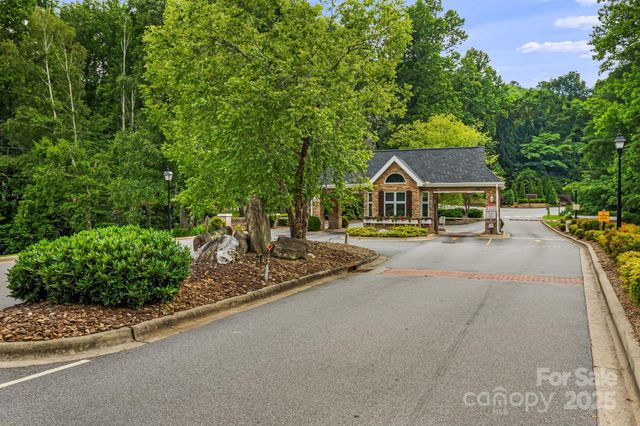 609 Carriage Commons Drive, Hendersonville, NC 28791