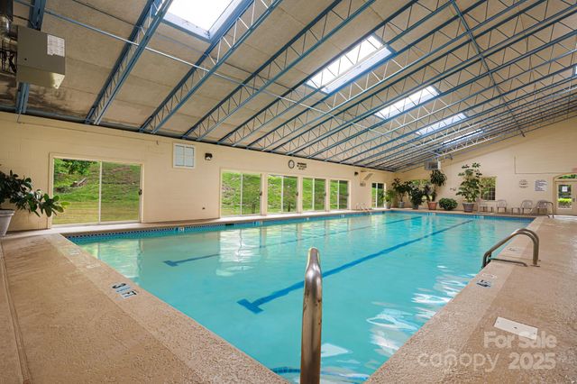 609 Carriage Commons Drive, Hendersonville, NC 28791