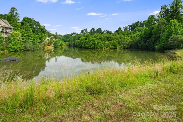 609 Carriage Commons Drive, Hendersonville, NC 28791