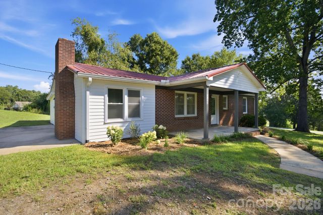 3123 Castle Avenue, Hickory, NC 28601