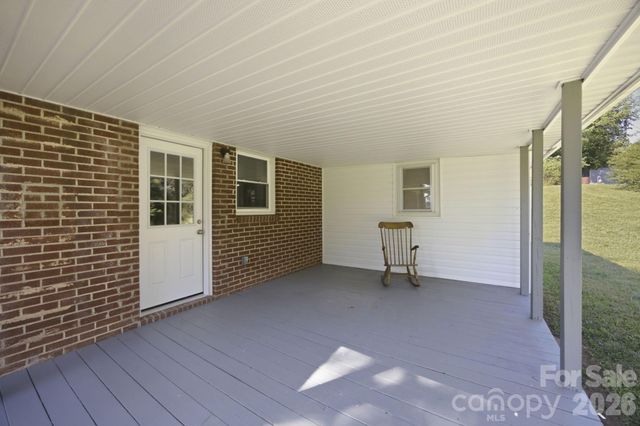 3123 Castle Avenue, Hickory, NC 28601