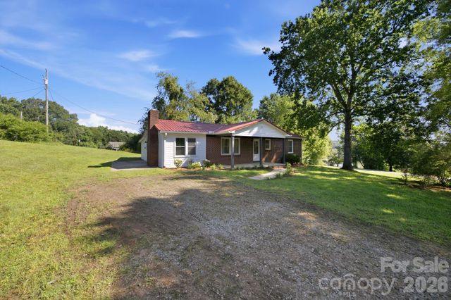 3123 Castle Avenue, Hickory, NC 28601