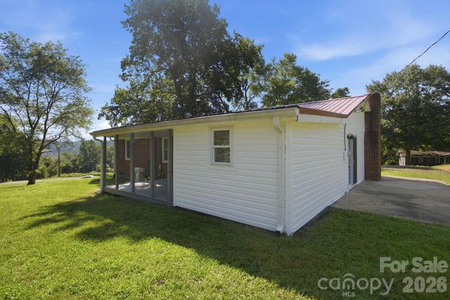 3123 Castle Avenue, Hickory, NC 28601