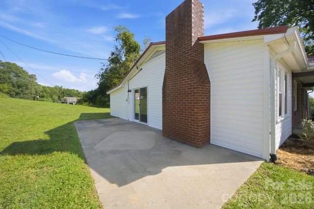 3123 Castle Avenue, Hickory, NC 28601