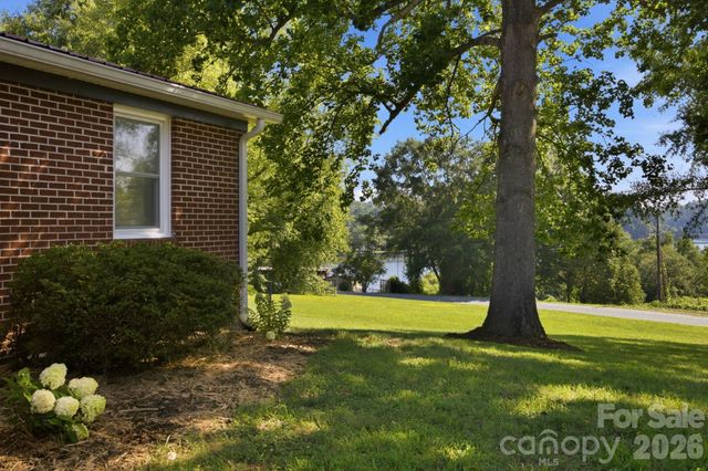 3123 Castle Avenue, Hickory, NC 28601