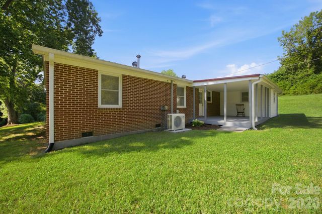 3123 Castle Avenue, Hickory, NC 28601