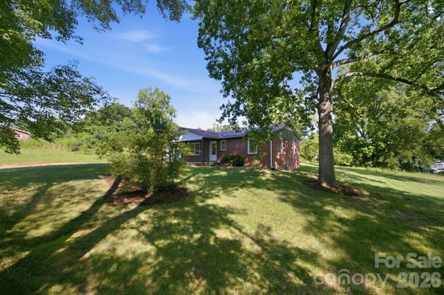 3123 Castle Avenue, Hickory, NC 28601