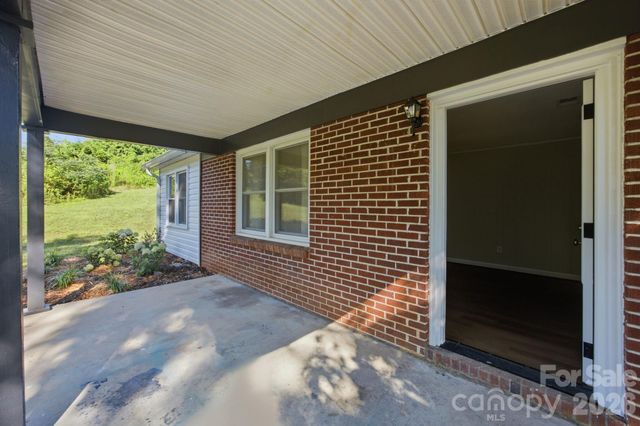 3123 Castle Avenue, Hickory, NC 28601