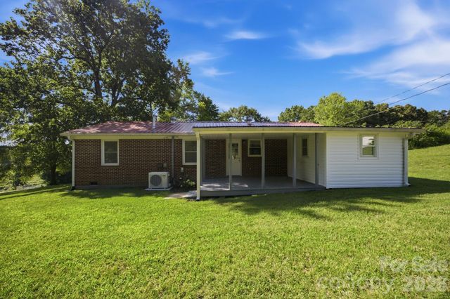 3123 Castle Avenue, Hickory, NC 28601