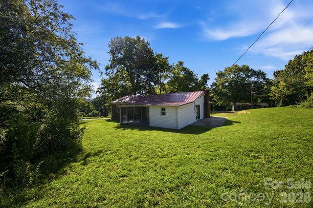 3123 Castle Avenue, Hickory, NC 28601