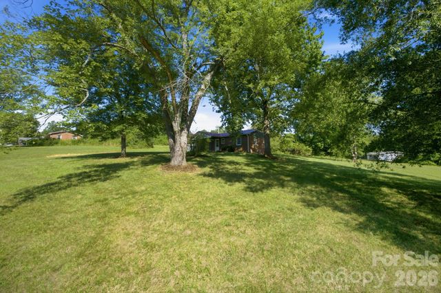3123 Castle Avenue, Hickory, NC 28601