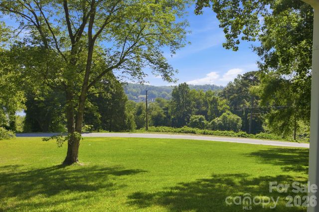 3123 Castle Avenue, Hickory, NC 28601
