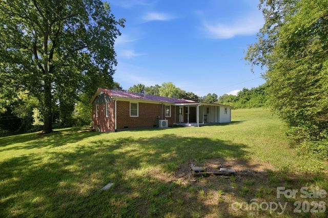3123 Castle Avenue, Hickory, NC 28601