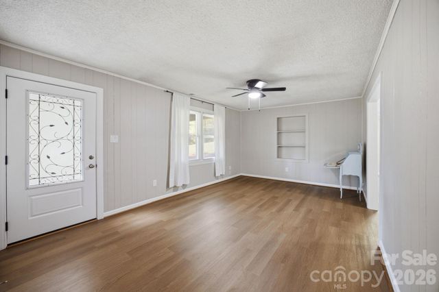 3123 Castle Avenue, Hickory, NC 28601