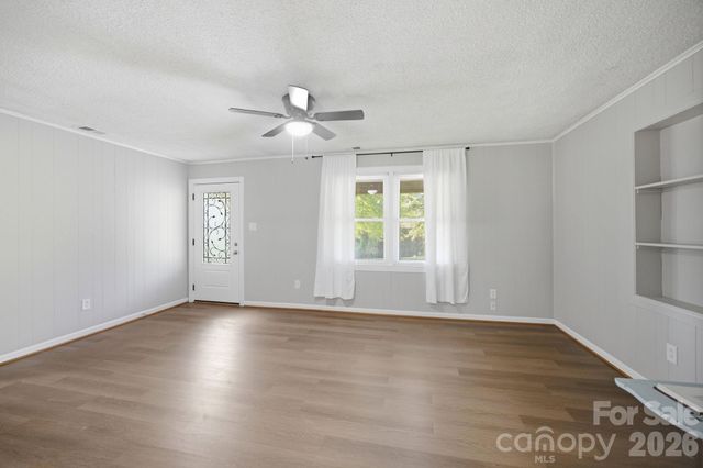 3123 Castle Avenue, Hickory, NC 28601