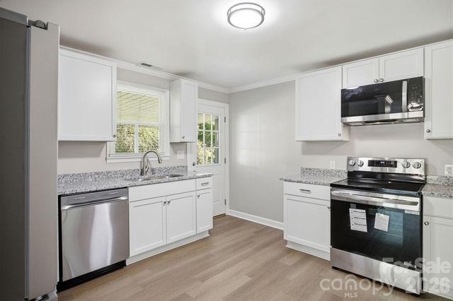 3123 Castle Avenue, Hickory, NC 28601