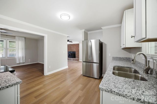 3123 Castle Avenue, Hickory, NC 28601