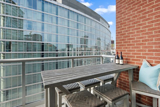 600 12th Ave S Apt 736, Nashville, TN 37203