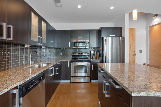 600 12th Ave S Apt 736, Nashville, TN 37203