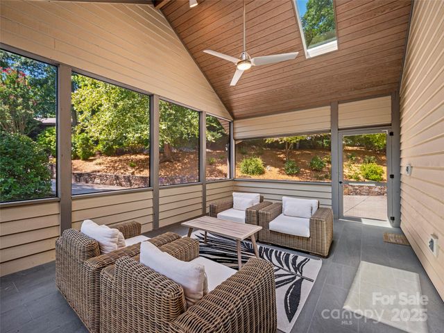 117 Little Cherokee Ridge, Hendersonville, NC 28739