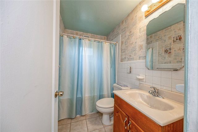384 Whittier Dr, Penn Hills, PA 15235