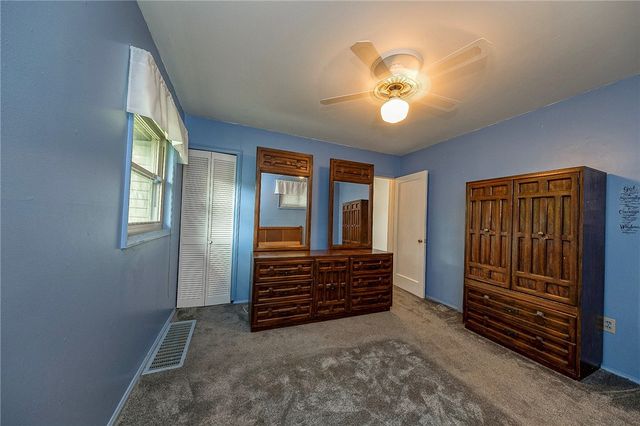 384 Whittier Dr, Penn Hills, PA 15235