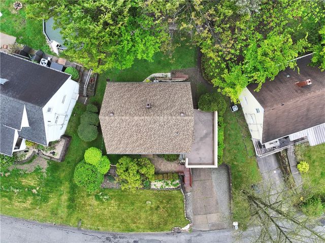 384 Whittier Dr, Penn Hills, PA 15235