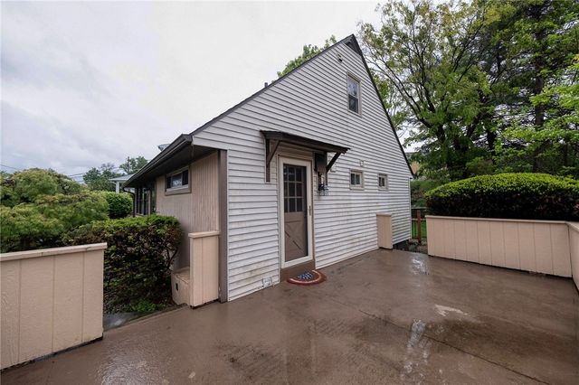 384 Whittier Dr, Penn Hills, PA 15235
