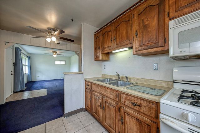 384 Whittier Dr, Penn Hills, PA 15235