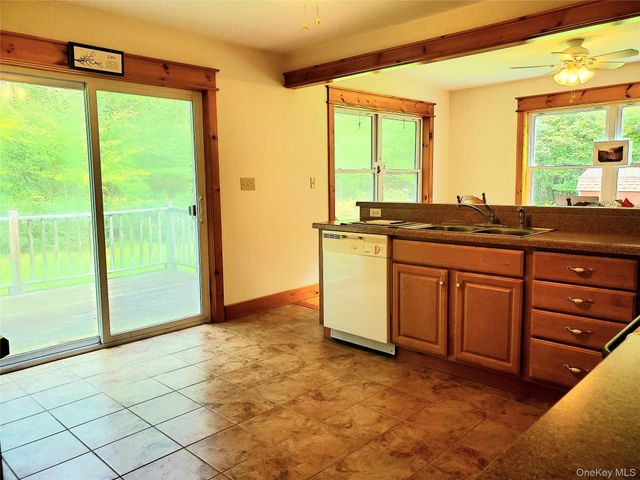76 Wynkoop Drive, Kerhonkson, NY 12446