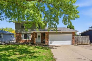 754 COLONY Drive, Davenport, IA 52806