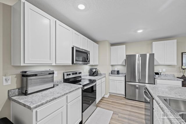 5455 Peach Dr, Pace, FL 32571