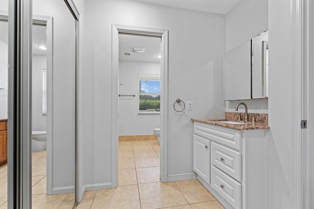 925 Foxpointe Circle, Delray Beach, FL 33445