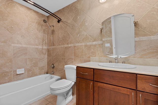 925 Foxpointe Circle, Delray Beach, FL 33445