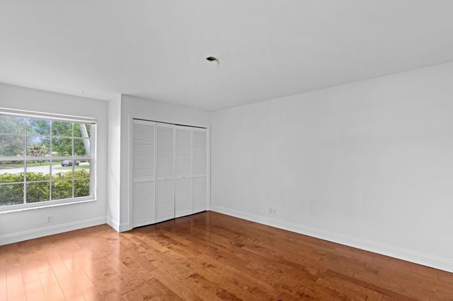 925 Foxpointe Circle, Delray Beach, FL 33445