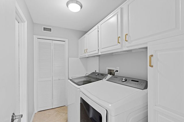 925 Foxpointe Circle, Delray Beach, FL 33445