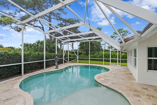 925 Foxpointe Circle, Delray Beach, FL 33445