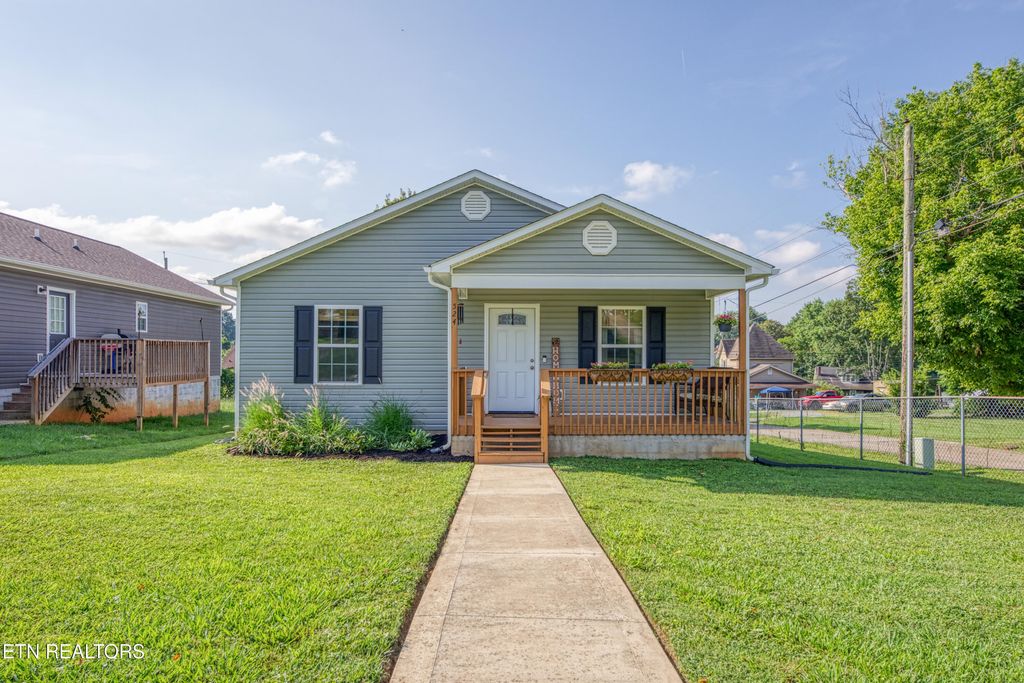524 NE Midlake Drive, Knoxville, TN 37918