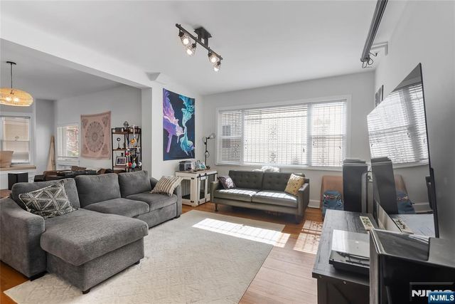 5 75th Street, North Bergen, NJ 07047