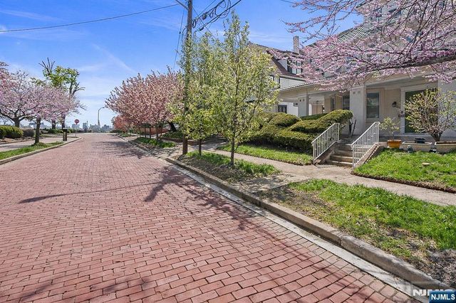 5 75th Street, North Bergen, NJ 07047