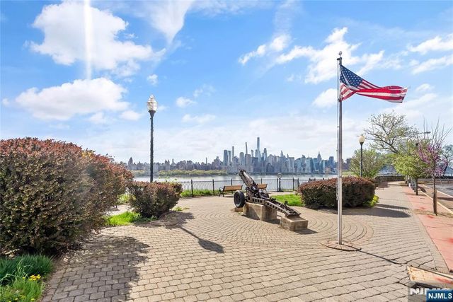 5 75th Street, North Bergen, NJ 07047