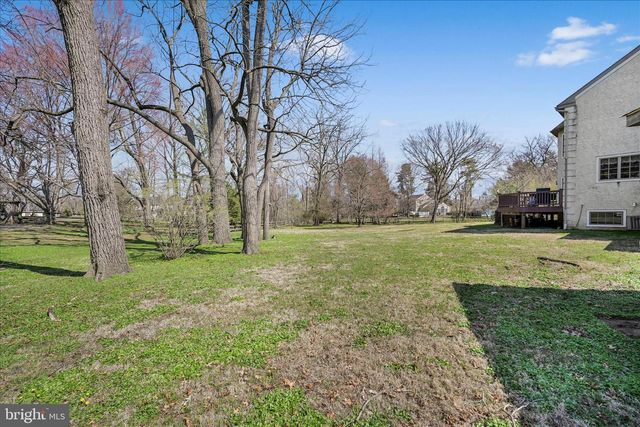 378 S WARNER RD, Wayne, PA 19087