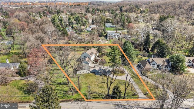 378 S WARNER RD, Wayne, PA 19087