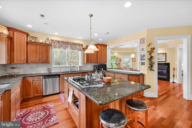 378 S WARNER RD, Wayne, PA 19087