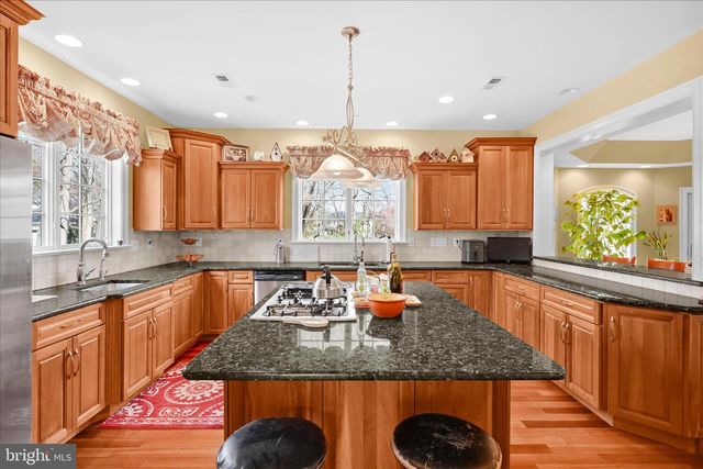 378 S WARNER RD, Wayne, PA 19087