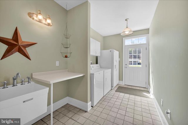 378 S WARNER RD, Wayne, PA 19087